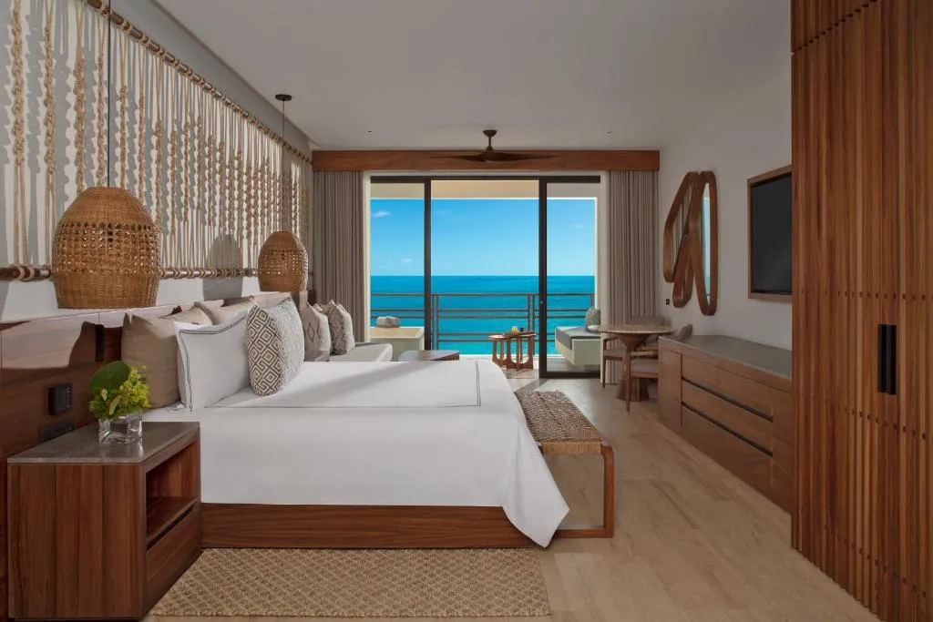 Preferred Club Junior Suite Ocean Front King