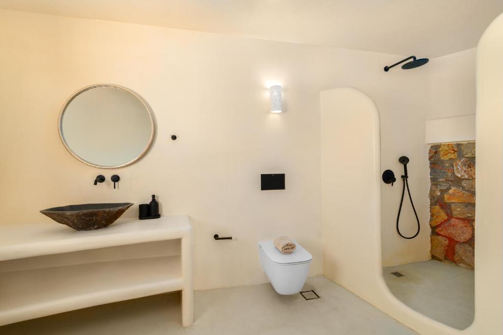 Koupelna v ubytování Eolithos Exclusive Suites