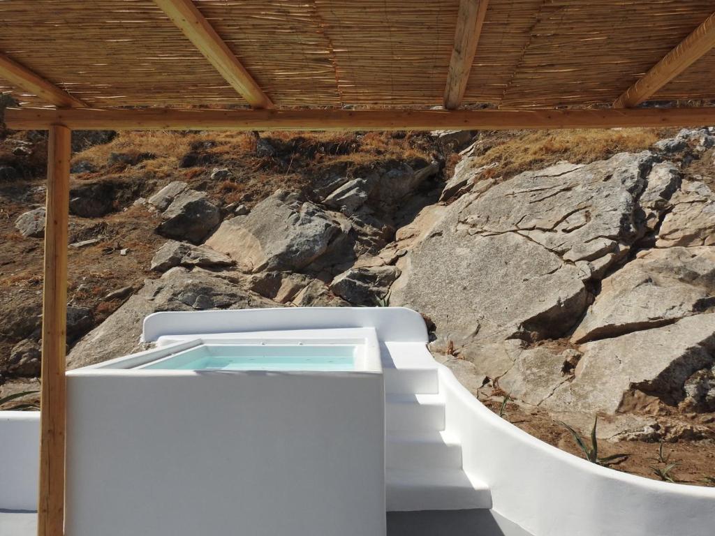 Fotografie z fotogalerie ubytování Eolithos Exclusive Suites v destinaci Éxo Goniá