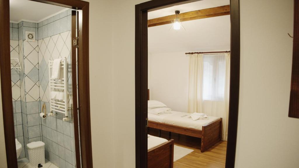 Koupelna v ubytování Casa Colinelor
