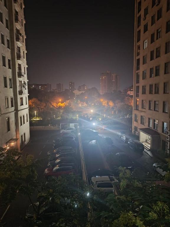 Nespecifikovaný výhled na destinaci Baku nebo výhled na město při pohledu z hostelu