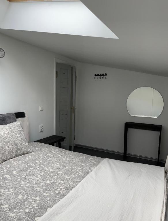 Postel nebo postele na pokoji v ubytování Aeru residence