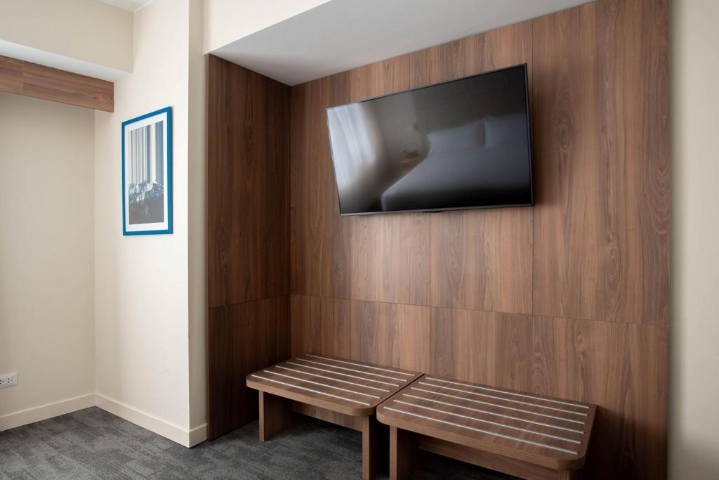Televiisor ja/või meelelahutuskeskus majutusasutuses Crowne Plaza Lima by IHG