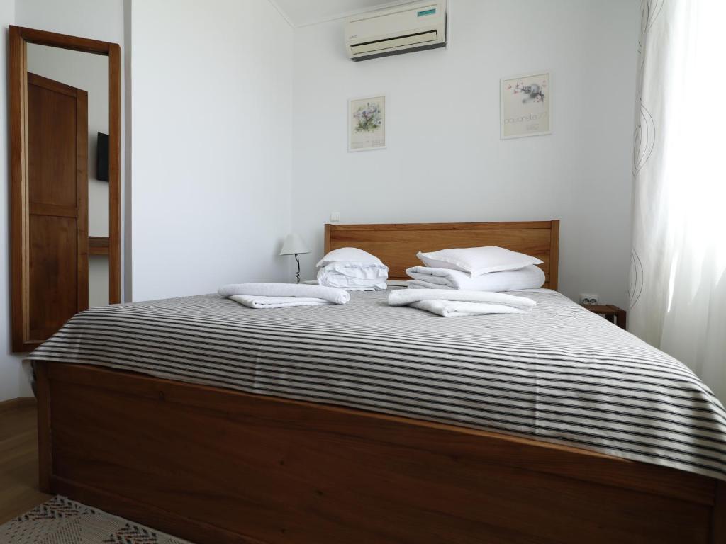 Postel nebo postele na pokoji v ubytování Casa Colinelor