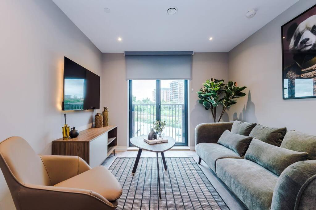 a living room with a couch and a tv at 2 Bedroom Apartment Leeds City Centre - Free Parking in Leeds