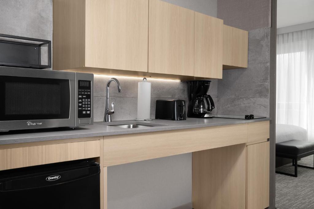 TownePlace Suites by Marriott New York Manhattan/Times Square - King Studio With Roll-in Shower - Mobility Accessible