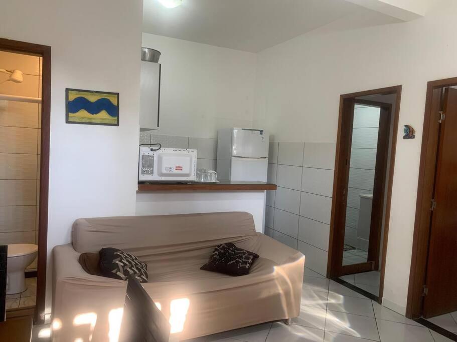 Η κουζίνα ή μικρή κουζίνα στο Apt Com Suite e Ar Condicionado