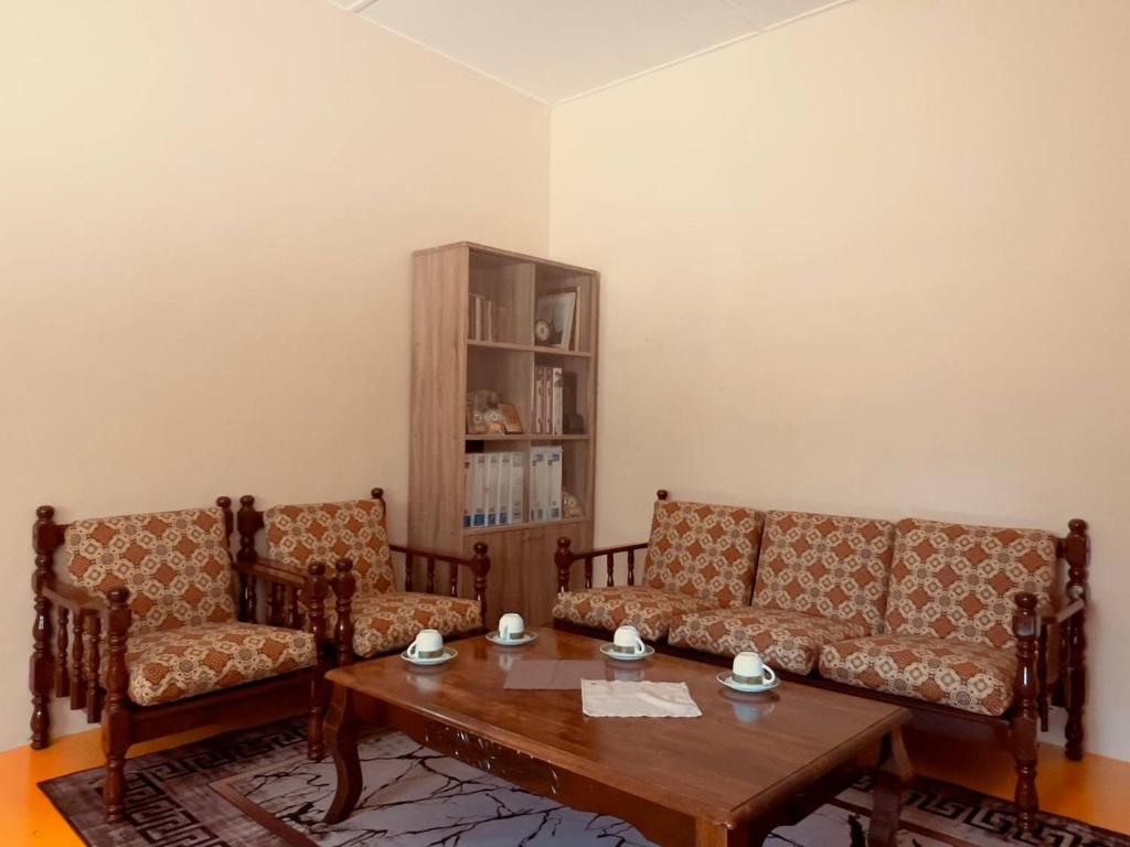 Posezení v ubytování Inap Desa R'Sawit Pintu A