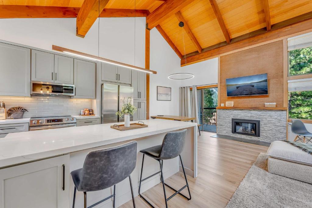 Køkken eller tekøkken på Bright 3BR Condo Near Northstar