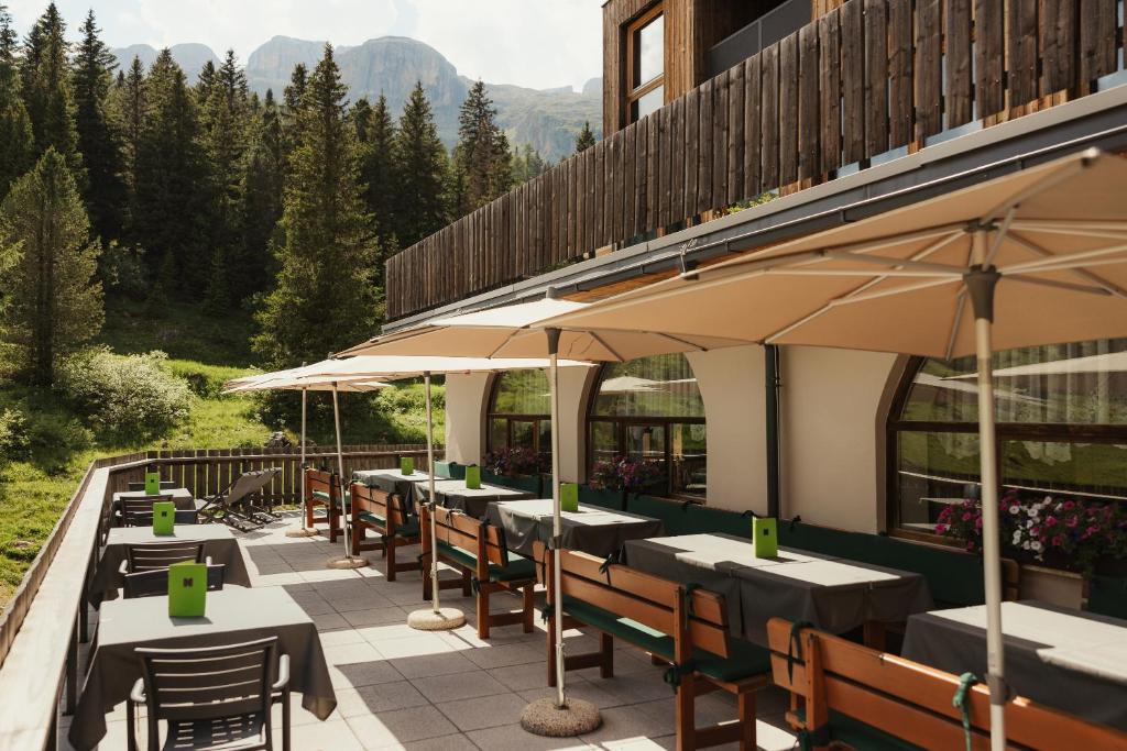 Nespecifikovaný výhled na hory nebo výhled na hory při pohledu z hotelu