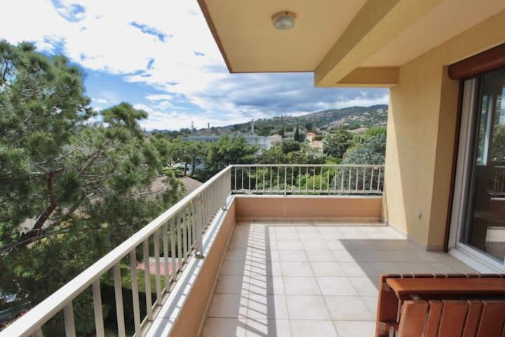 - un balcon avec vue dans l'établissement 14454 Appartement 2 pièces à Mandelieu, à Mandelieu-la-Napoule