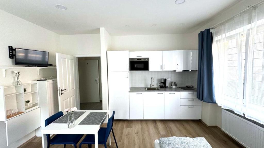 Hillside Studios - 1