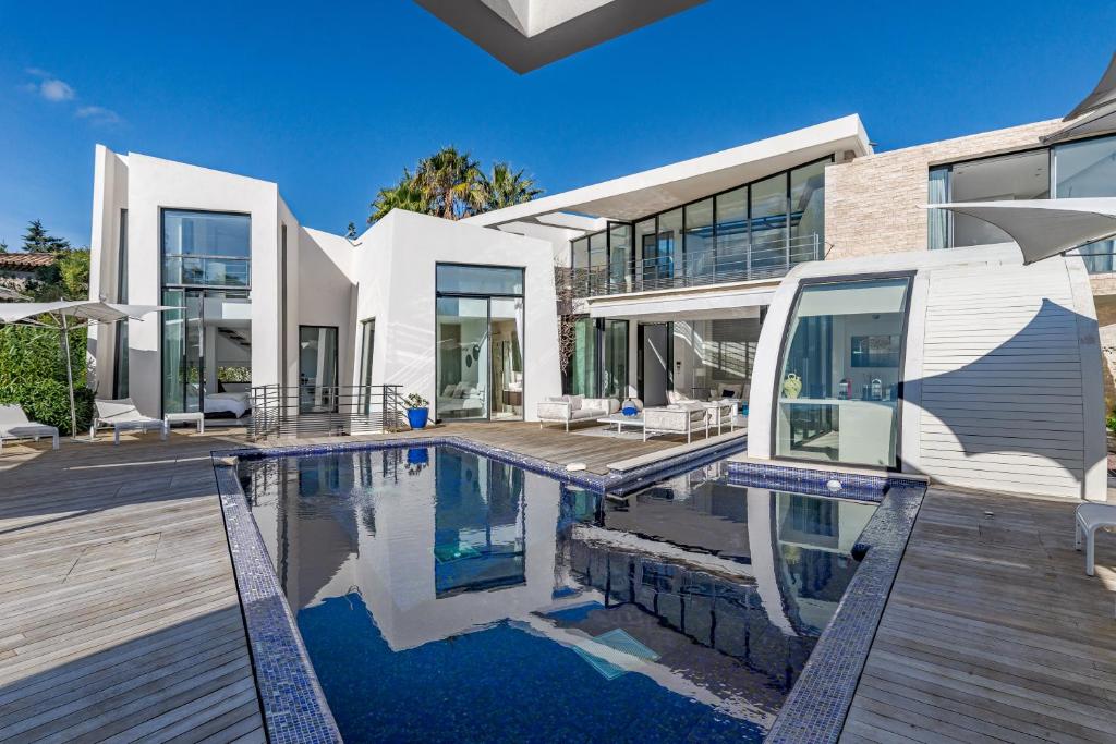 Gallery image of Villa IRIS in Ramatuelle