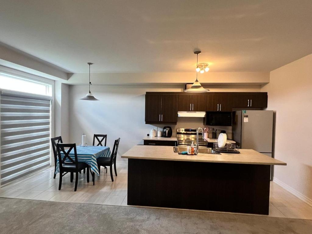 Køkken eller tekøkken på Carp Townhome