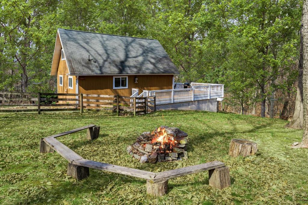 Hot Tub, Fire Pit, Deck, Grill, WiFi, Dog-Friendly - Chalet