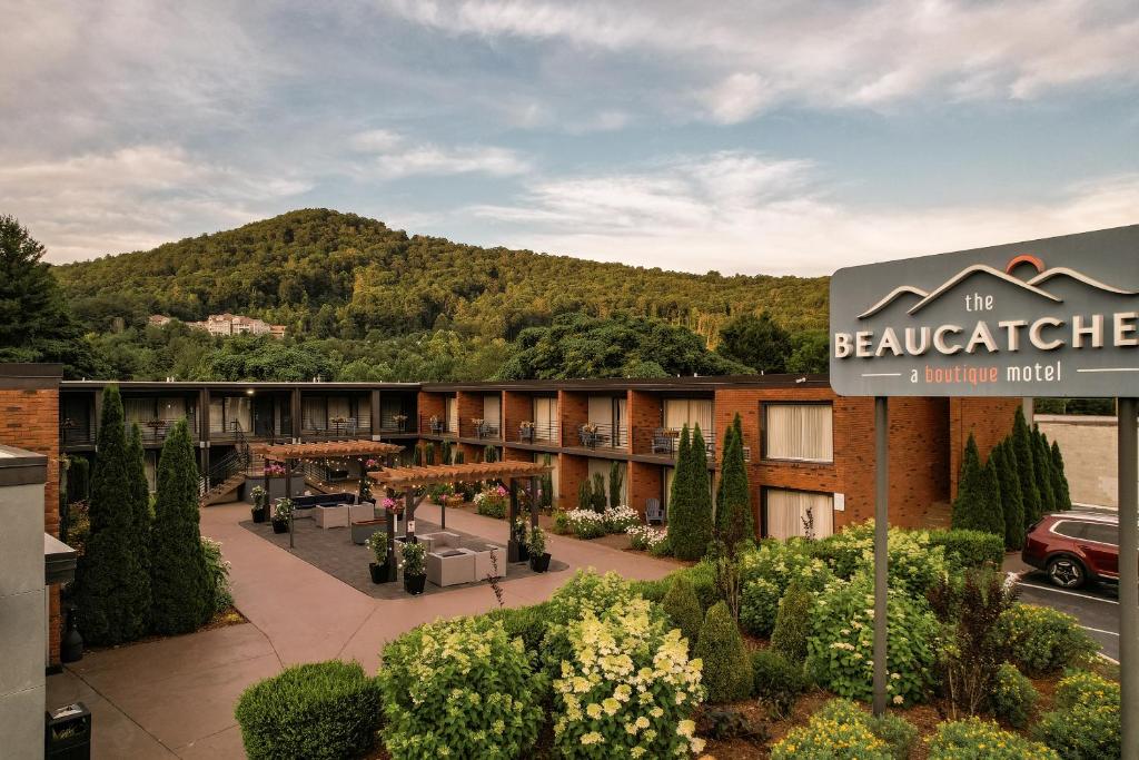 a hotel with a sign that reads the beaver cafeteria at The Beaucatcher, a Boutique Motel in Asheville