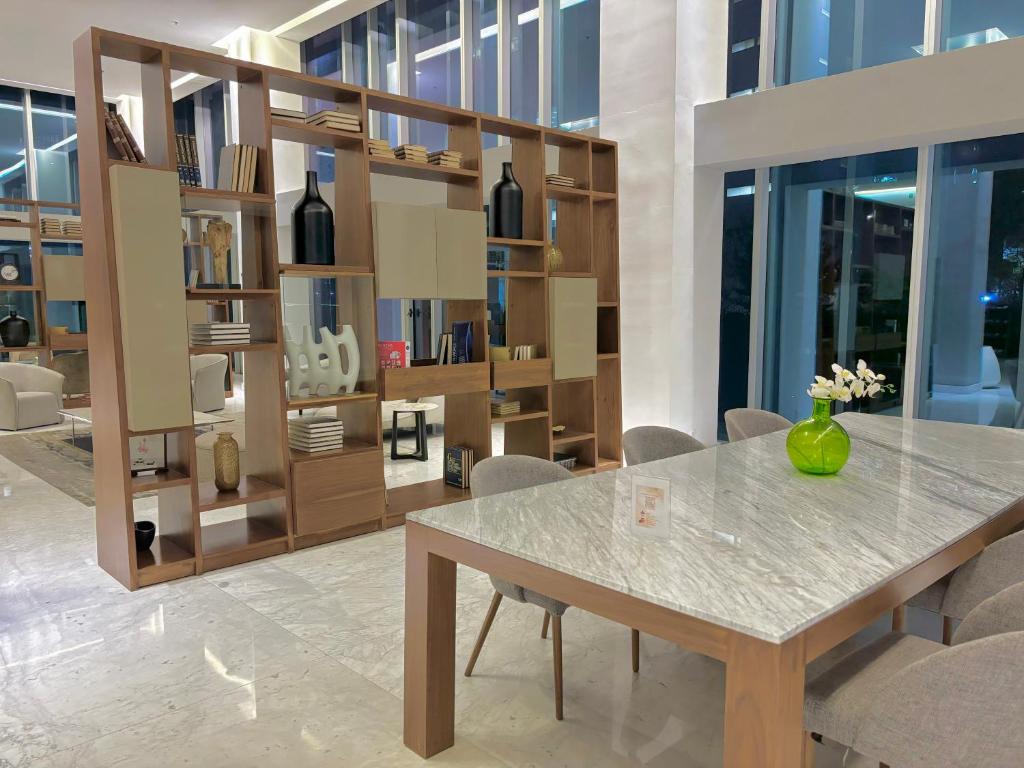 Uma área de estar em Park Life Paradox Santa Fe