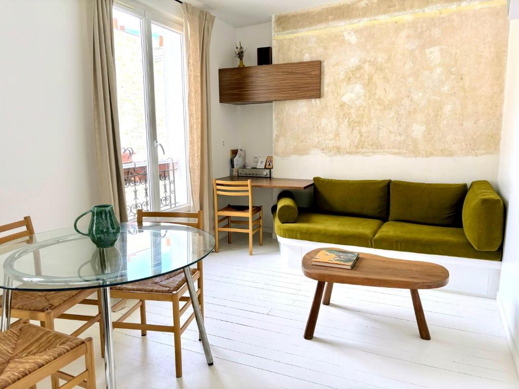 Photo de la galerie de l'établissement Modern & Charming Design Apartment - Near Père Lachaise, à Paris