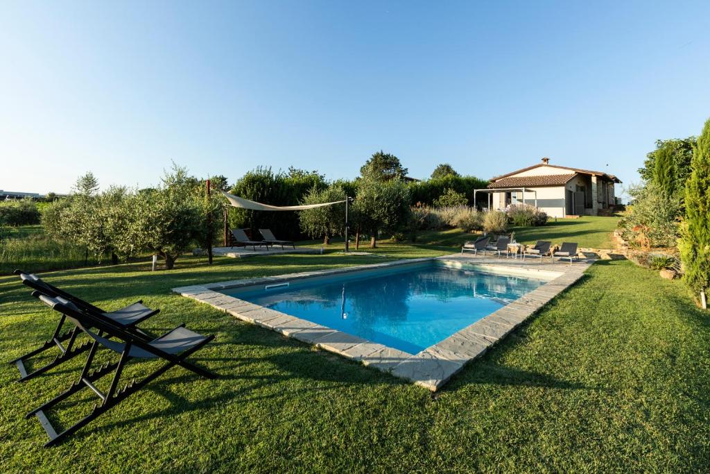 a swimming pool in a yard with a swing at Nonno Gino suite in Monte San Savino