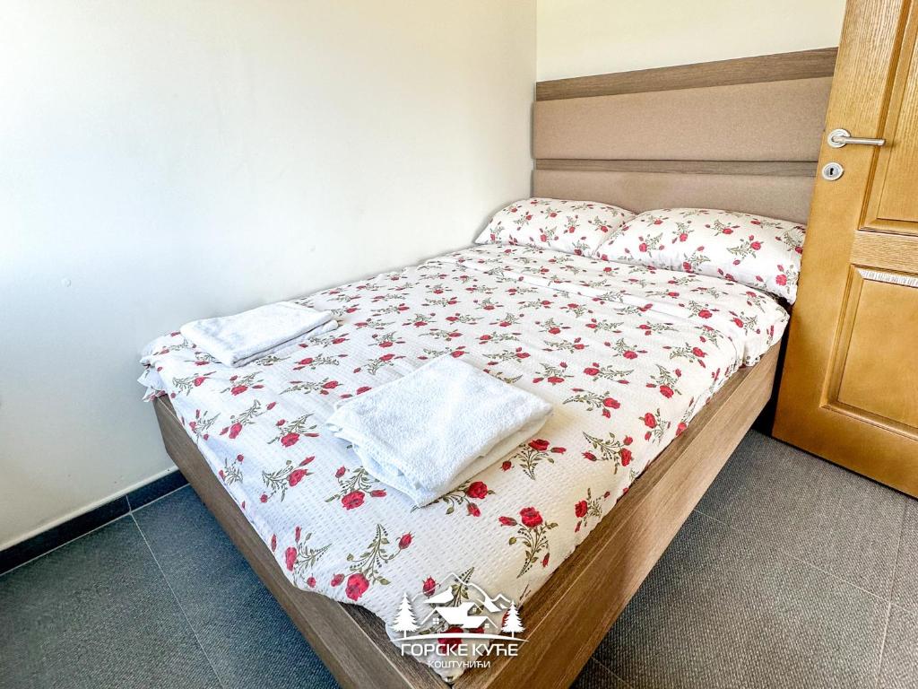 Postel nebo postele na pokoji v ubytování Gorske Kuće