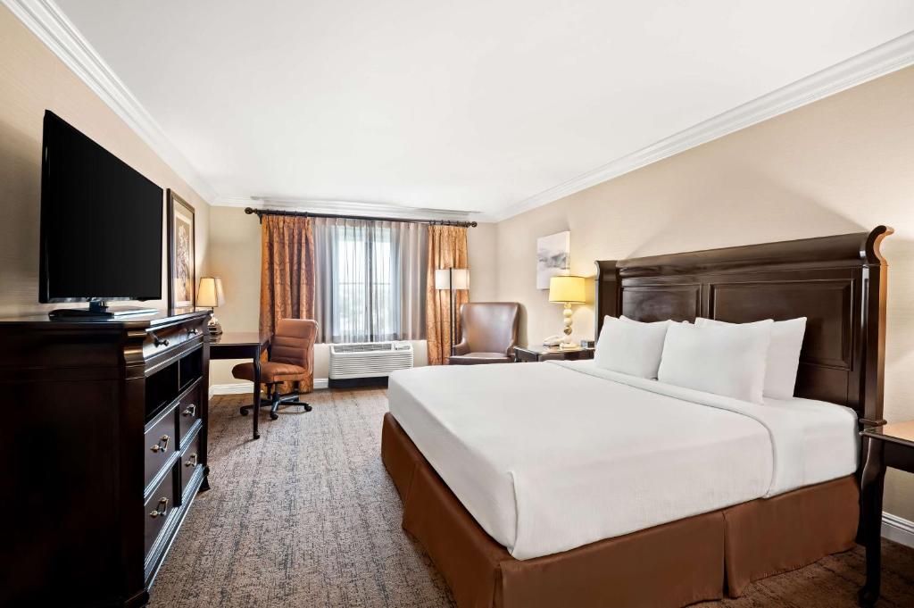 Best Western Ontario Mills Mall - Habitación Con Cama Extragrande - No Fumadores