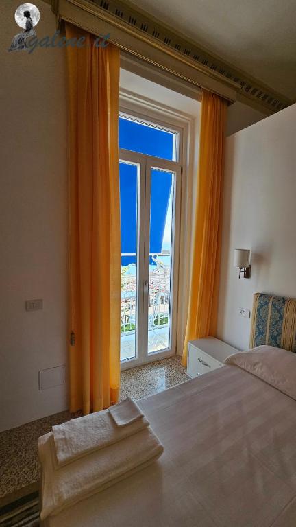 Galene - Beachfront in Costa d'Amalfi - Tweepersoonskamer Met Balkon En Uitzicht Op Zee