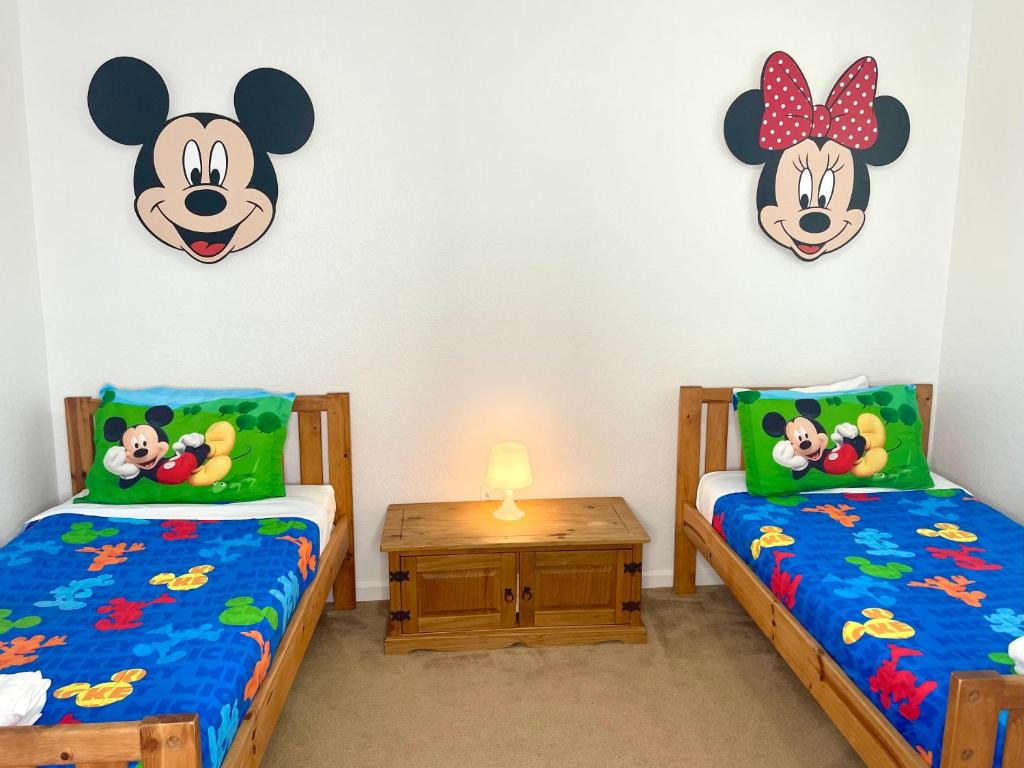 Кровать или кровати в номере Nice Apartment at Windsor Hills WH76604