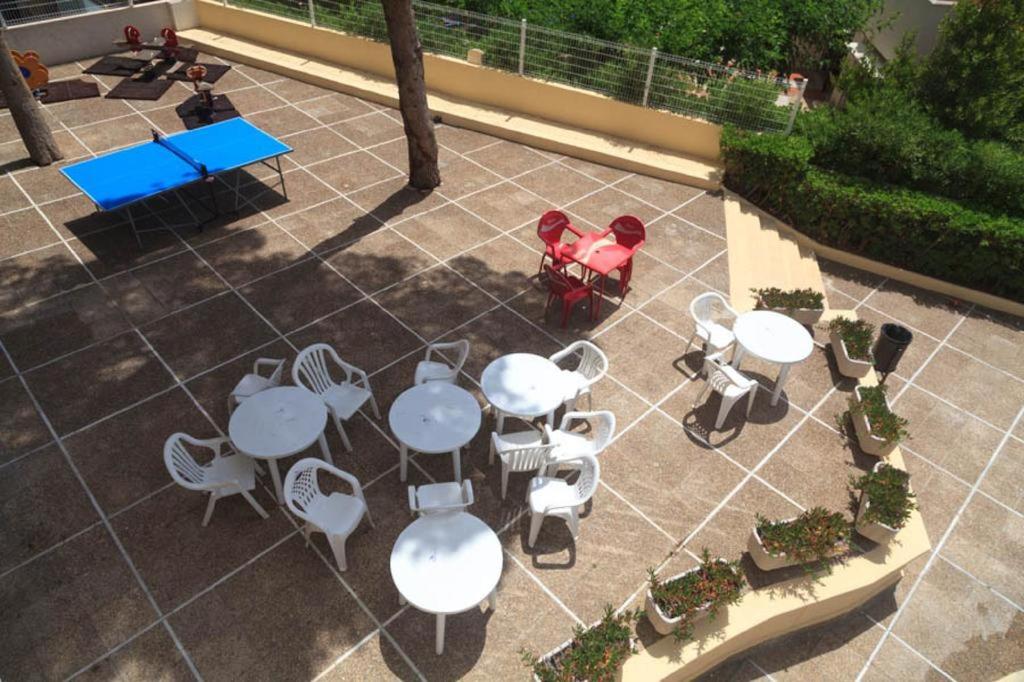 A patio or other outdoor area at APARTBEACH FONT DE MAR 5º Clima Piscina y Vista Playa