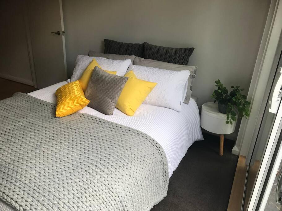 STYLISH COURTYARD UNIT, in the HEART OF STH YARRA photo