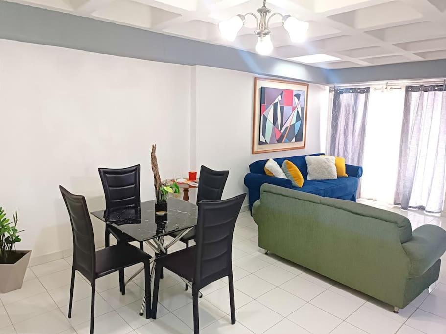 Χώρος καθιστικού στο Apartamento de 1 habitacion con estacionamiento