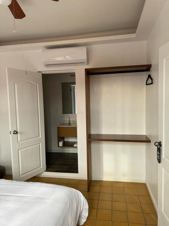 Hotel Mado - Sala De Reina Con Balcón