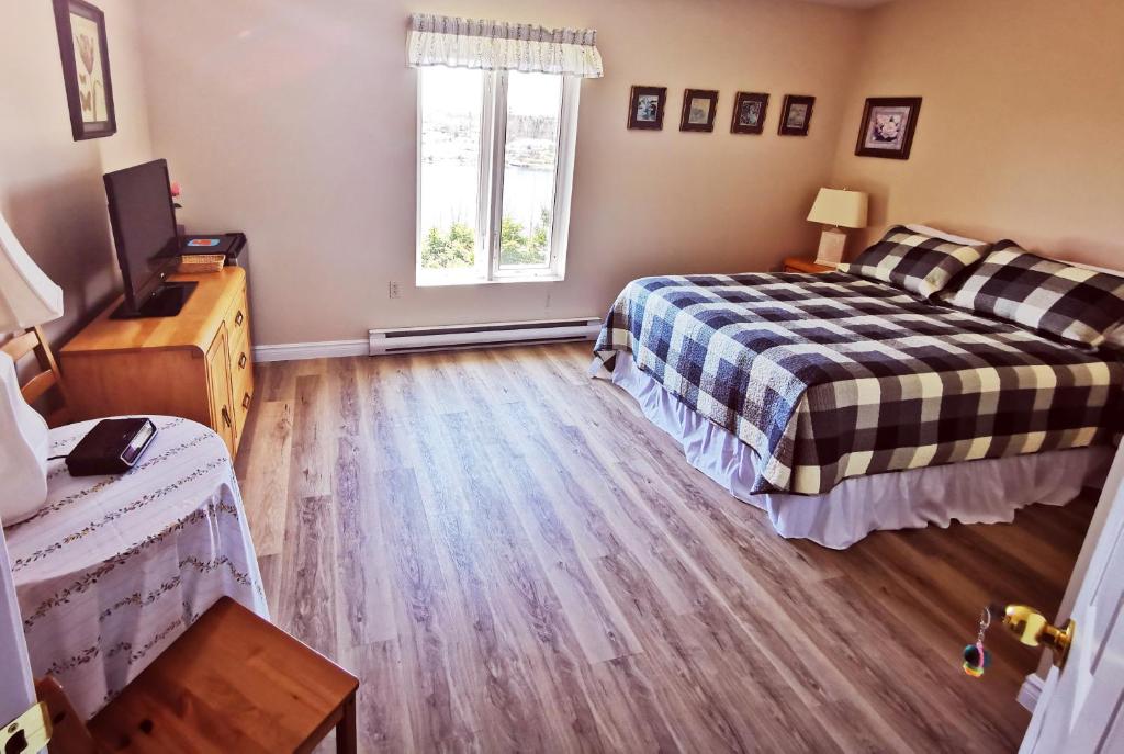 a bedroom with two beds and a window at 181 Oceanside Inn in Peggy's Cove