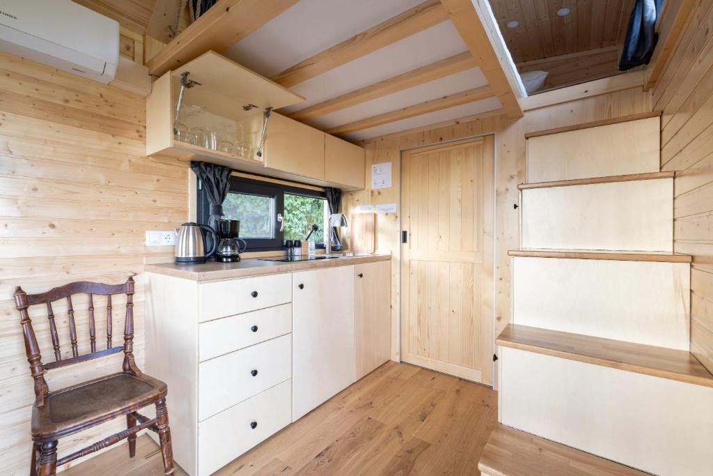 Kuchyň nebo kuchyňský kout v ubytování Kullaberg Tiny House by Tiny Away