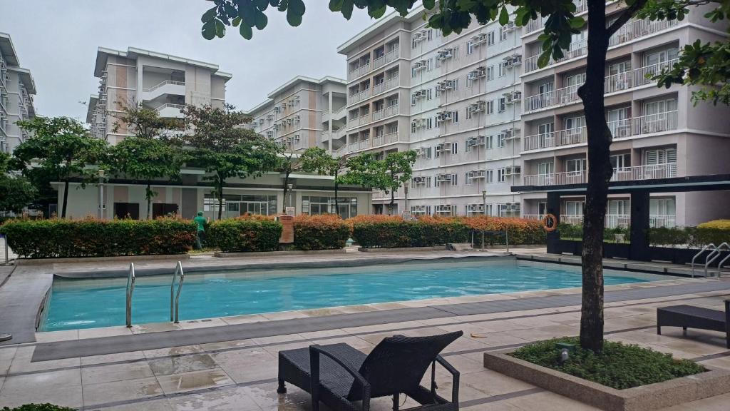a swimming pool in front of a building at Condo Studio with Pool for Staycation in Manila