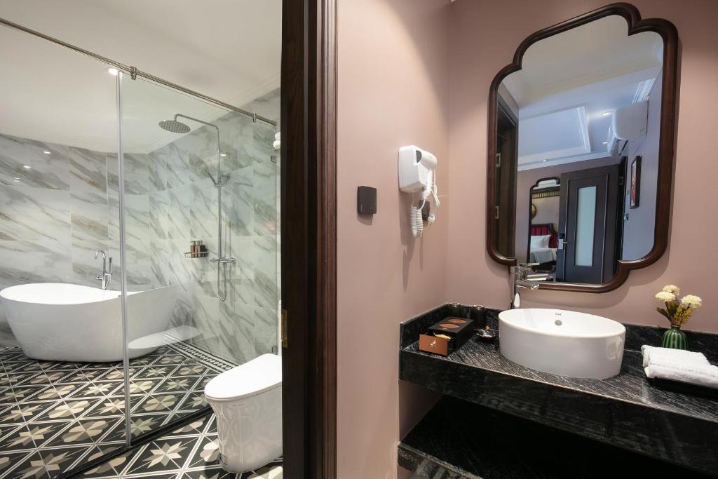 Suite Hạng Hoàng Gia Có Ban Công