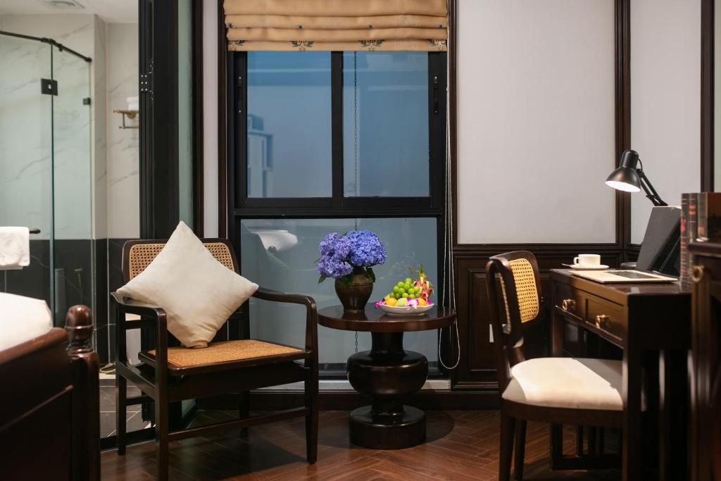 Deluxe Giường Đôi Có Cửa Sổ Nhìn Ra Khu Vực Bên Trong
