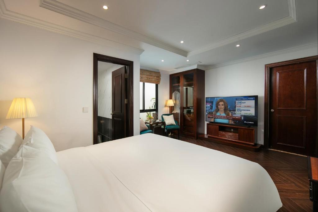 MAY DE VILLE Crown Hotel - 11