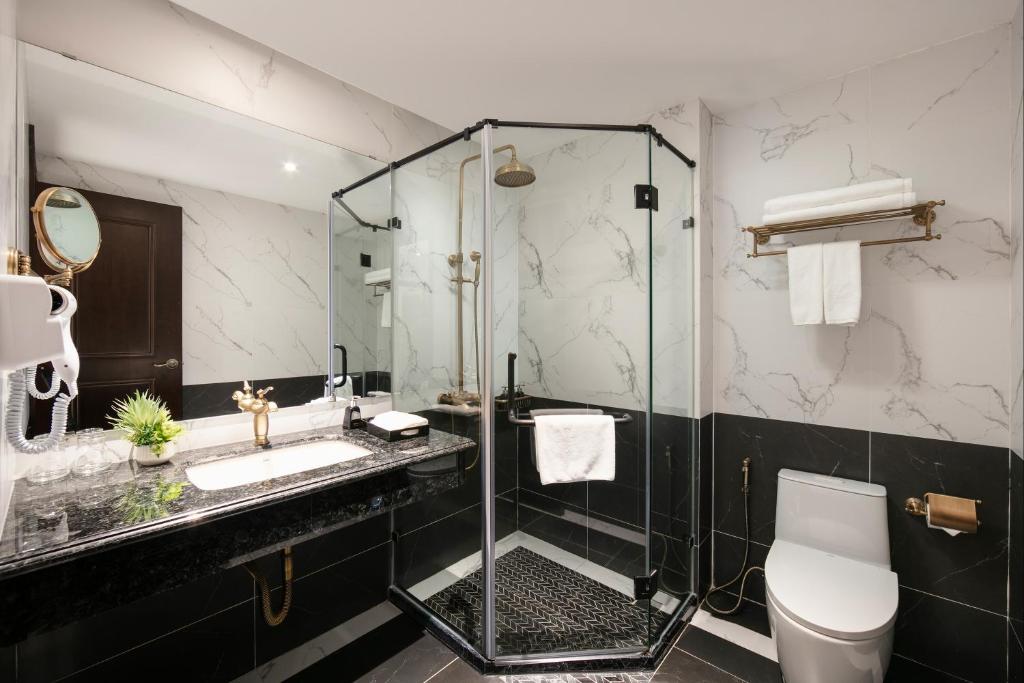 MAY DE VILLE Crown Hotel - 15