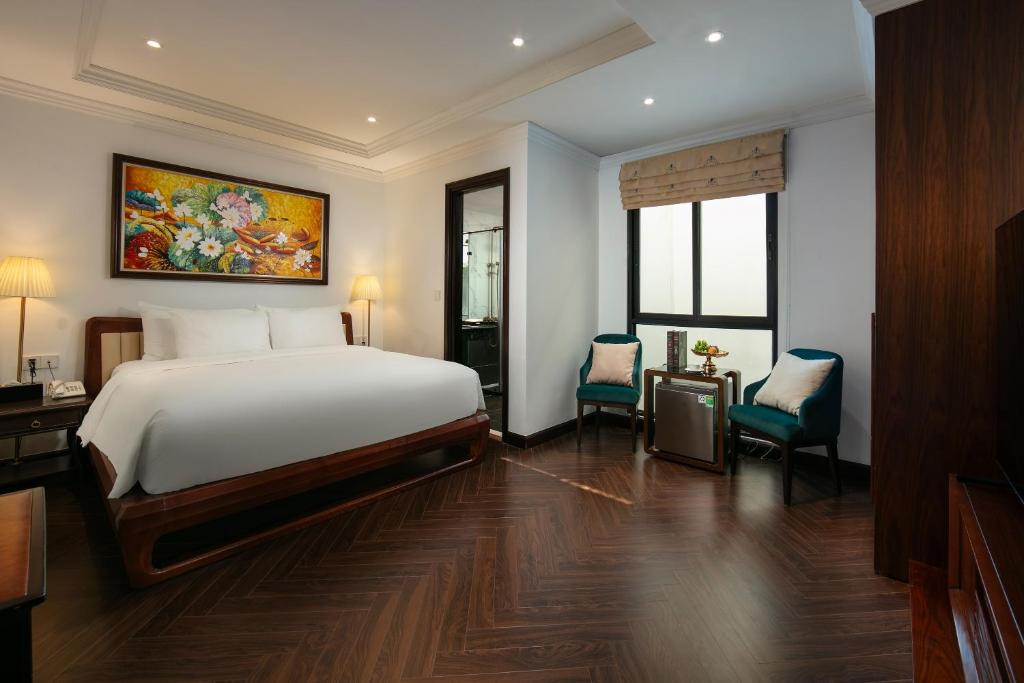 MAY DE VILLE Crown Hotel - 16