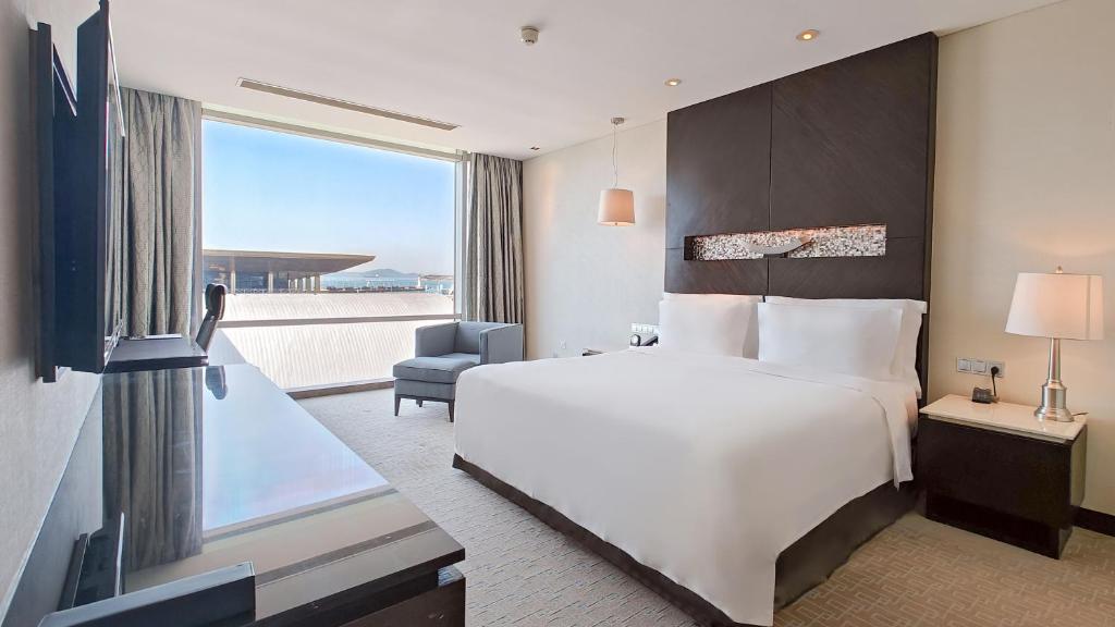 InterContinental Qingdao, an IHG Hotel - Inside the Olympic Sailing Center - 少年国王套房与海景