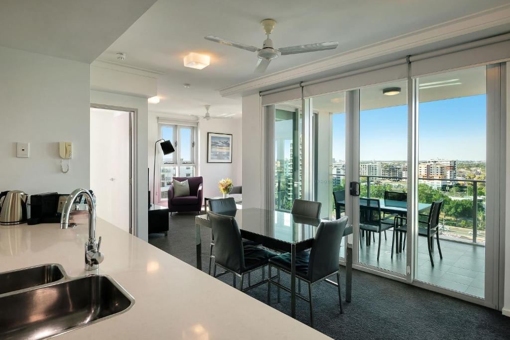 H on Mitchell Apartment Hotel - Resim 5