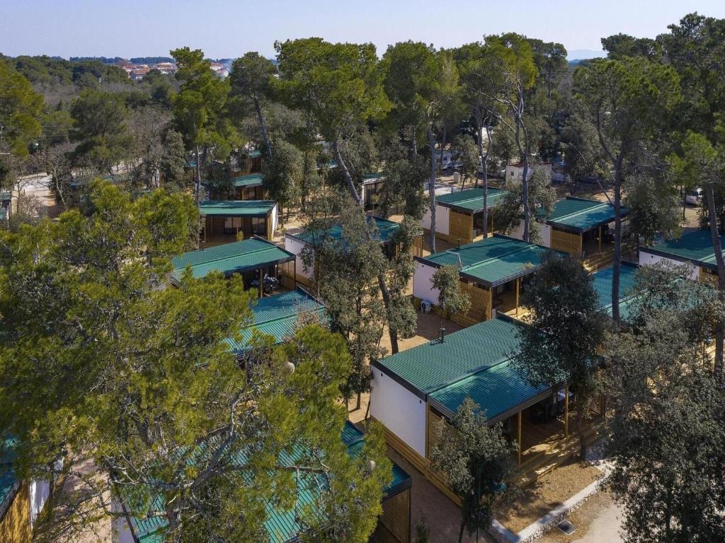 Fotografie z fotogalerie ubytování Mobile homes in Camp Soline at Biograd, with sand- and pebble beach v destinaci Biograd na Moru