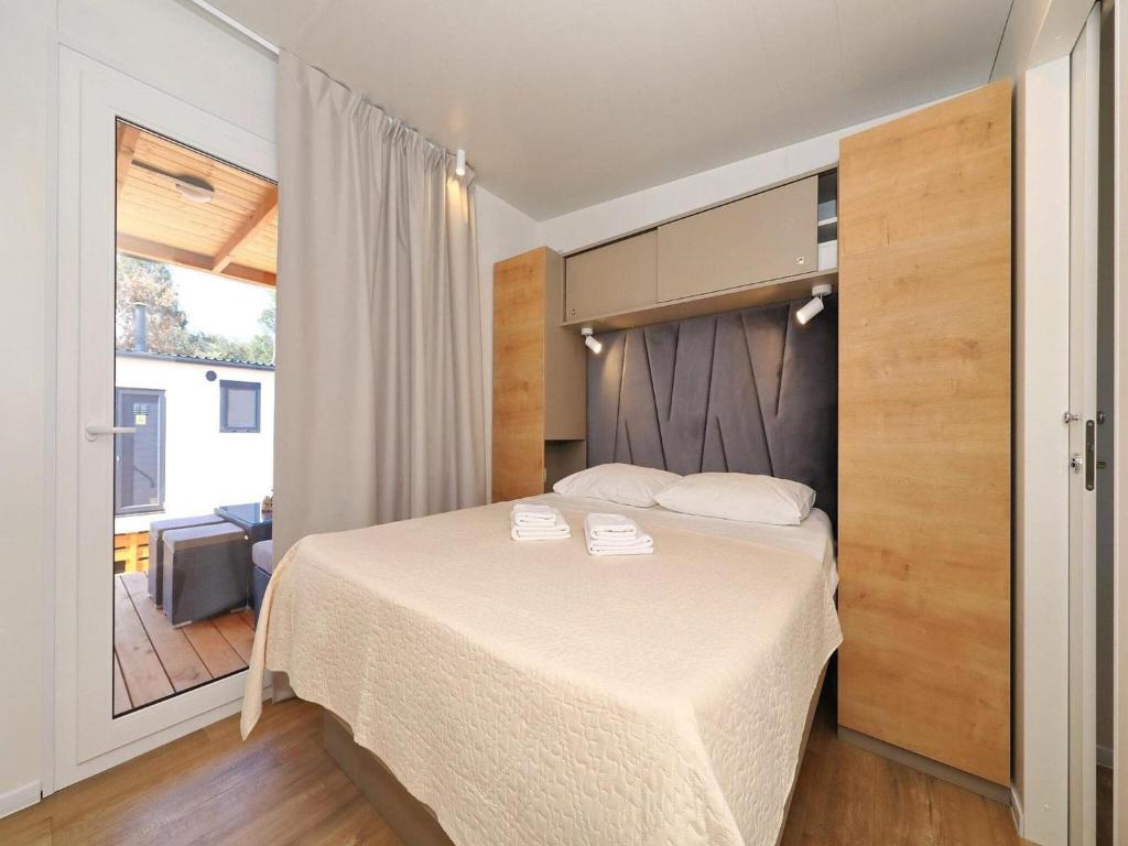 Fotografie z fotogalerie ubytování Mobile homes in Camp Soline at Biograd, with sand- and pebble beach v destinaci Biograd na Moru