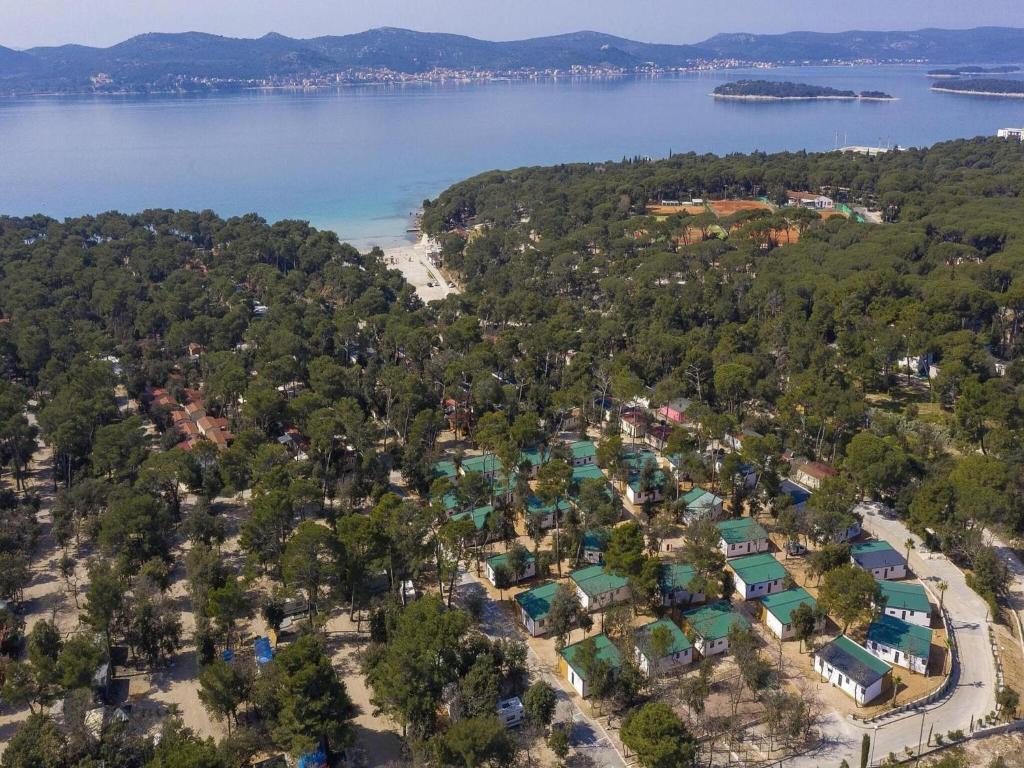 Fotografie z fotogalerie ubytování Mobile homes in Camp Soline at Biograd, with sand- and pebble beach v destinaci Biograd na Moru