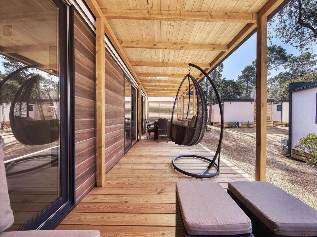Fotografie z fotogalerie ubytování Mobile homes in Camp Soline at Biograd, with sand- and pebble beach v destinaci Biograd na Moru