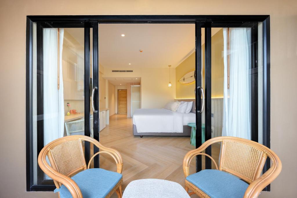 Postel nebo postele na pokoji v ubytování Centara Life Lamai Resort Samui