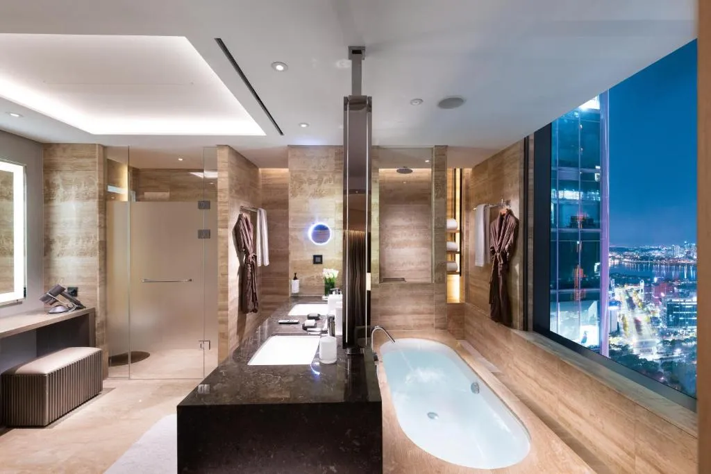 Premium Corner King Suite - River View