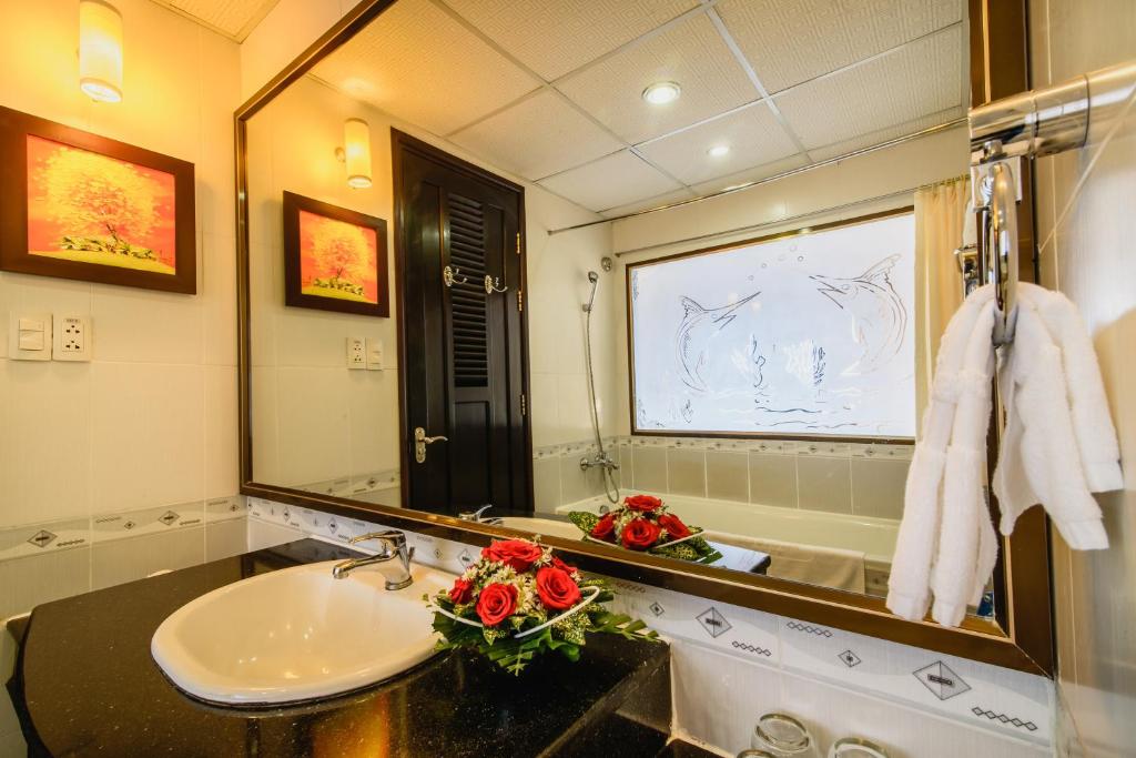 Phòng 3 Người Nhìn Ra Vườn