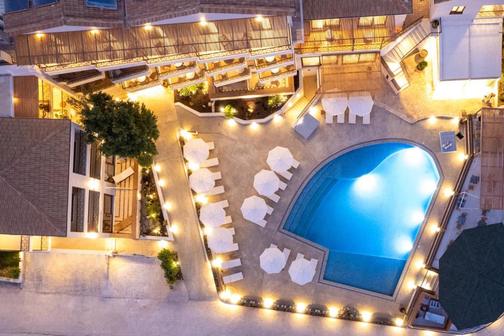 Bazén v ubytování Elisso Hotel nebo v jeho okolí