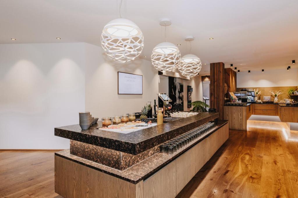Nápoje v ubytování ALMGUT - Mountain Wellness Hotel